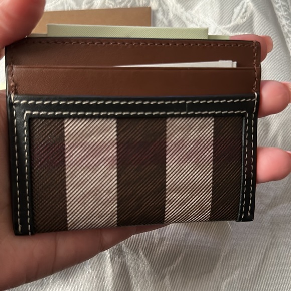 Brand New Women’s Burberry Check and Two-tone Leather Card Case in Dark Brown - Picture 2 of 6